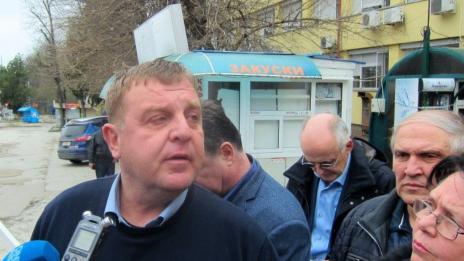 Каракачанов: Възможно е удължаване на извънредното положение