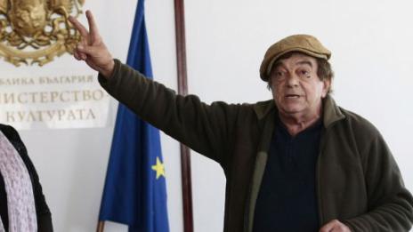 Бате Николай пак пострада – бездомно куче го нахапа