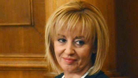 Смяна на караула: ОмбудсМая взе властта – с протест и цветя