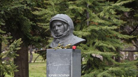 Варненци почетоха Юрий Гагарин