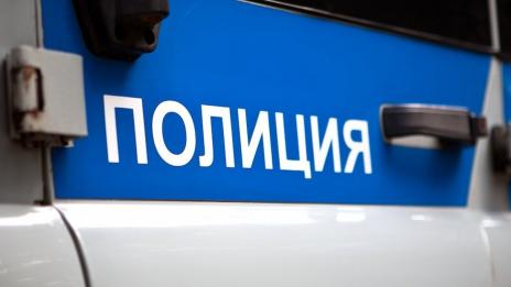 16-годишният младеж, който блъсна петима души с кола, все още се укрива