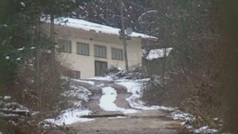 Жандармерия спря трудовите инспектори да влязат в завода в Горни Лом