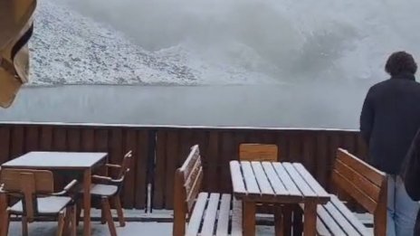 Заваля сняг в Румъния, България да се готви за слани