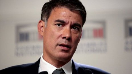 Новият лидер на френските социалисти разкритикува политиката на Макрон