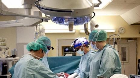 На Острова ще извършат първата трансплантация на утроба