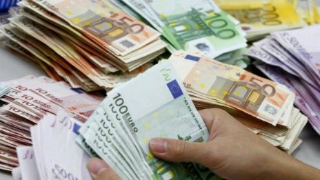 Пенсионер откри €200 и банкова карта, предаде ги в МВР