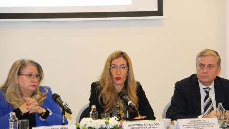  Министър Ангелкова: Курортите и Варна предлагат възможности за конгресен туризъм