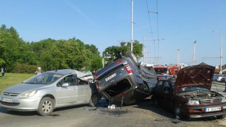 43-годишна е шофьорката, помляла 6 автомобила във Варна