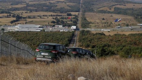 Изпращат още 500 военни да пазят границата, могат и да арестуват