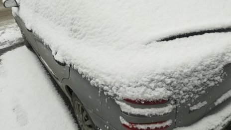 Валежи от сняг на някои места в страната днес