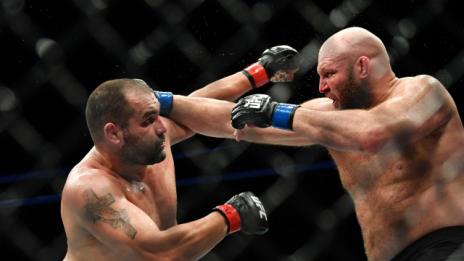Багата записа първата си победа в UFC