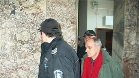 Помръдна делото срещу затворник, заклал 17-годишния си син 