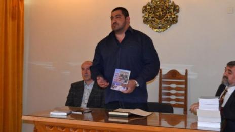 Затворник издаде втората си книга