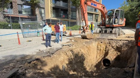 Министър Шишков инспектира отстраняването на аварията на магистралния водопровод във Варна