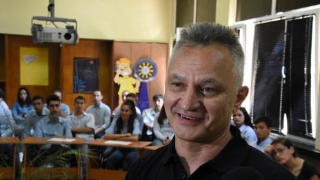 Захари Карабашлиев: Книгата няма да пребори компютъра, а не е и нужно