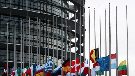 Европарламентът наема 35 въоръжени, които да го пазят отвътре