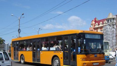 Автобус счупил крака на жена, търсят очевидци