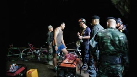 Провизии за 4 месеца и уроци по гмуркане за футболния отбор, блокиран в пещера