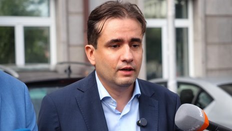 Божанов след липсата на кворум: Властта се е скрила на тъмно