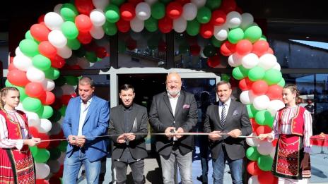 Кралев откри боксовата зала на световния шампион Далаклиев