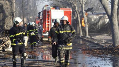 Пожарникар по български: Шофира, гаси, спасява...
