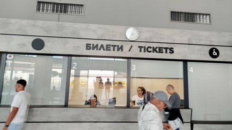 Пътници се оплакват от липса на достатъчен брой седящи места на Автогара "Варна"