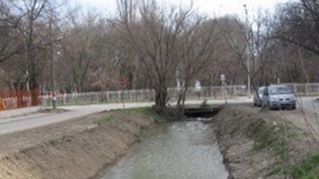 Чистят охранителните канали и дерета във Варна