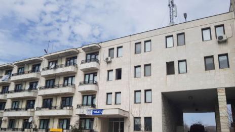 Продължават драмите с ковид болницата в Девня: Единствената сестра напуска
