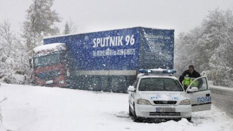 Затвориха за тежкотоварни автомобили пътя Варна- Добрич