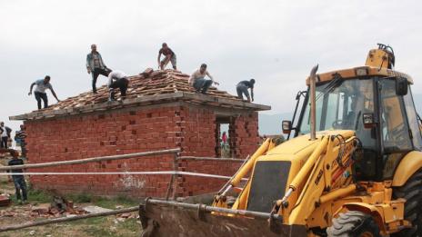 Утре продължава събарянето на незаконни постройки в Гърмен
