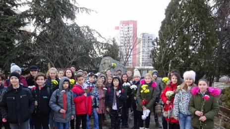 124 години от рождението на своя патрон отбелязва СУ „Гео Милев”