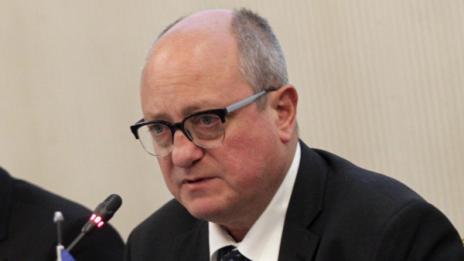 И след спорните учебни програми – уволнения!
