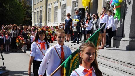 Новата учебна година започна в ОУ „П. Р. Славейков“ (СНИМКИ)