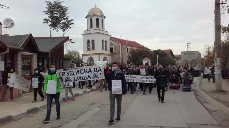 В село Труд не се примиряват с централата, горяща животински отпадъци