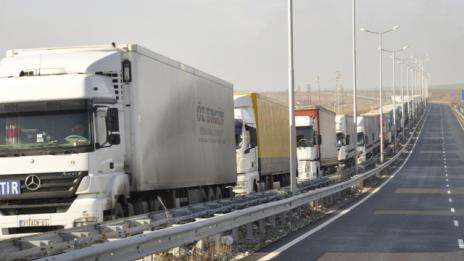 Спират движението на камиони за 6 часа днес