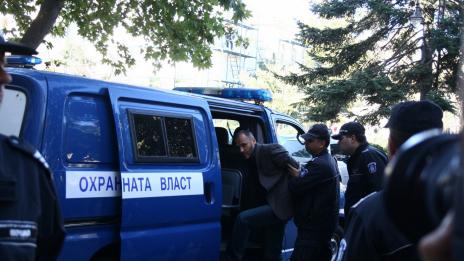Иван Славков и сие влизат в затвора