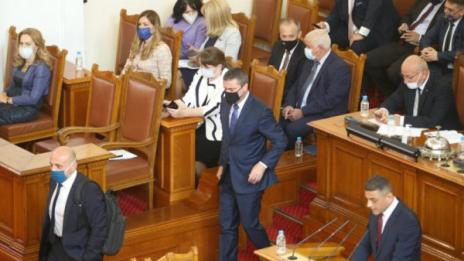 След кратък дебат: решават съдбата на кабинета във вторник