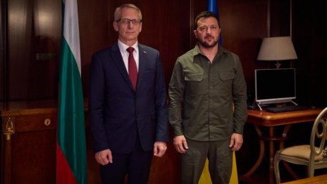 Зеленски благодари на Денков за подкрепата