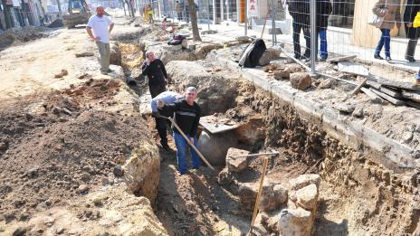 Археолозите на ларгото намериха амфора и мелница
