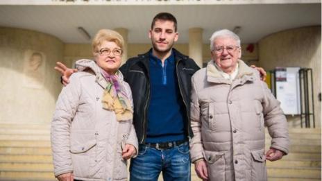 Как момчета от Варна спасиха живот с подръчни средства?
