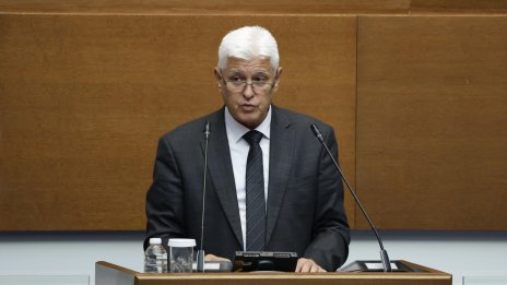 Стоянов: Два хеликоптера и Су-25 се включват в търсенето на оцелели в Черно море