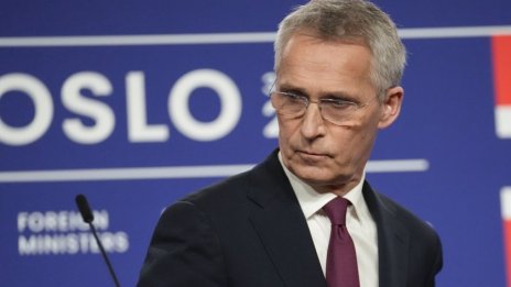 НАТО удължи мандата на Столтенберг