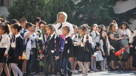 3176 първокласници тръгват на училище във Варна