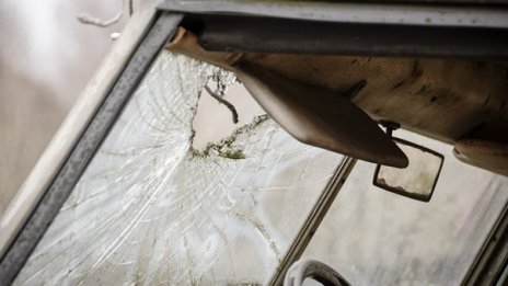 41-годишен се удари с колата си в спрял ТИР, загина