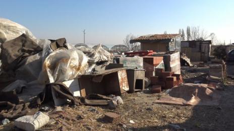 Събарят 15 от постройките в махалата във Войводиново