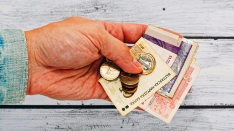 Финансовата помощ за хората с увреждания ще зависи от линията на бедност?