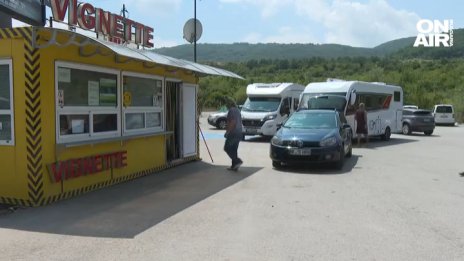 Хаос и недоволство по границата: Гастарбайтери по недовършени пътища