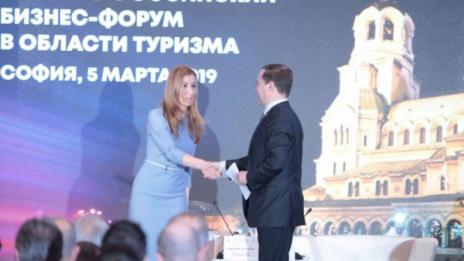 Медведев с желание: Визови облекчения за туристите!