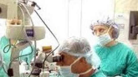 Осигуряват средства за нов операционен микроскоп на Очната болница