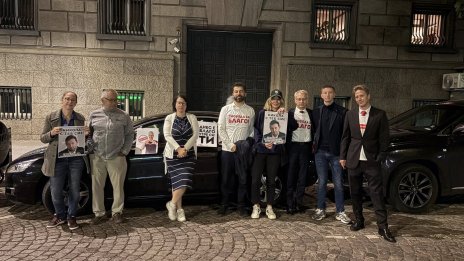 Депутати от ПП блокираха входове на парламента